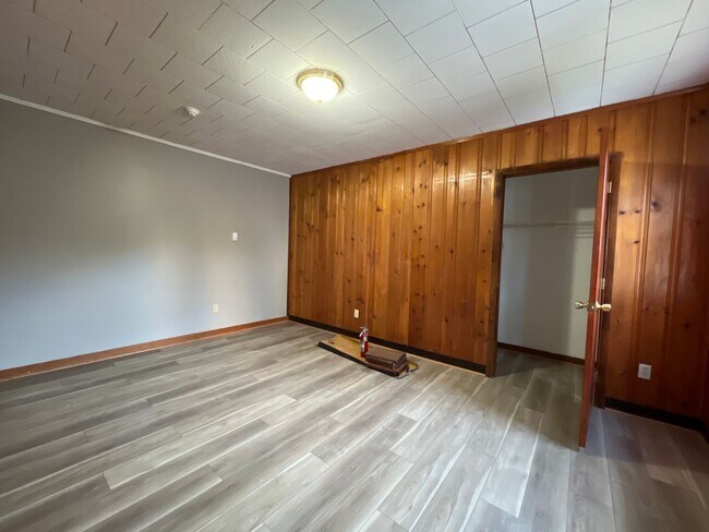 Building Photo - 1222 Main St