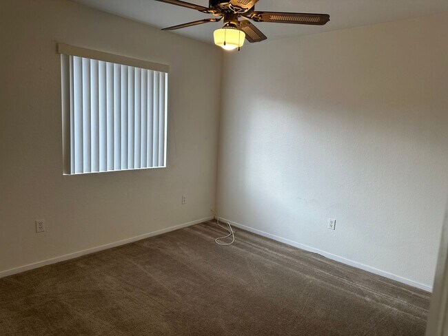 Building Photo - 3+2 In Golden Hills East +Garage!