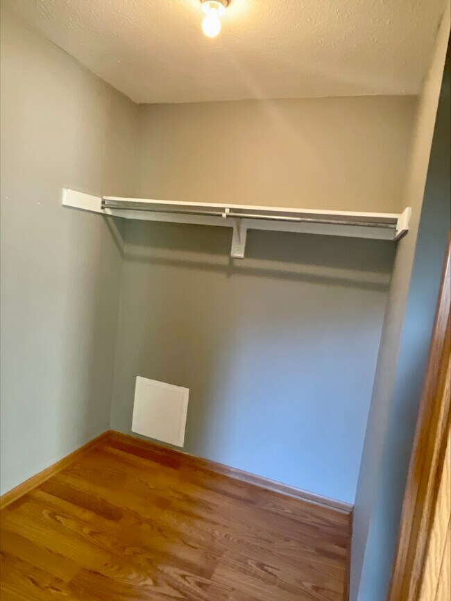 Building Photo - 45 E York St