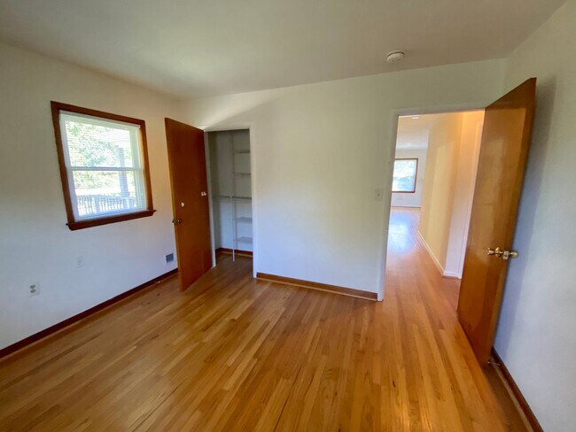 Building Photo - Charming 3Bedroom/2Bathroom Detached Home ...
