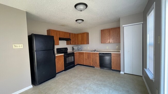 Building Photo - 3 Bedroom, 2.5 Bath Home Located in South Lafayette