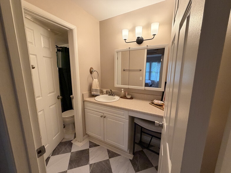 Building Photo - 3000 Hillsboro Pike