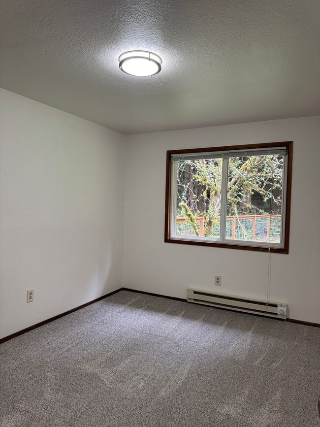 Building Photo - Cozy one story home on beautiful close to town acreage.