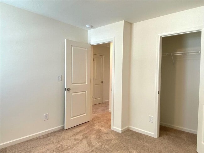 Building Photo - 239 Grand Central Wy