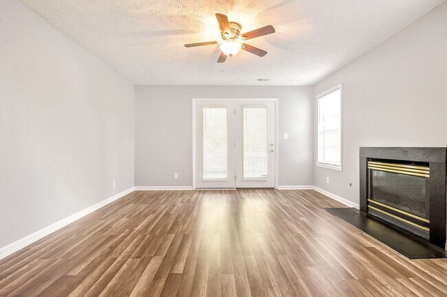 Building Photo - Up to Date Condo