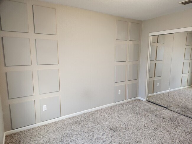 Building Photo - 131 Candela Cir