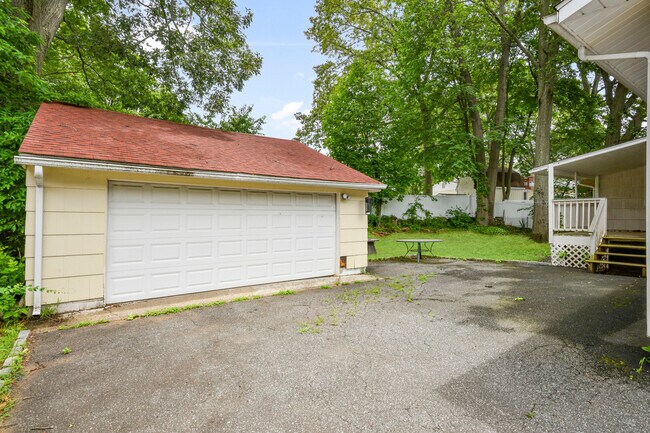 Building Photo - 198 Macon Dr