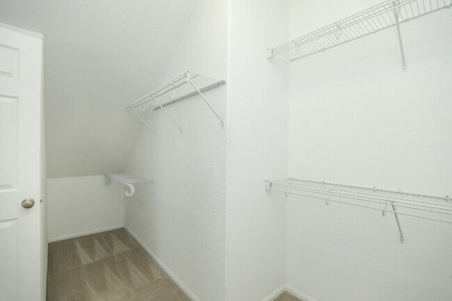 Building Photo - For Lease | 4 Bed, 2.5 Bath | 2,587 Sq Ft ...
