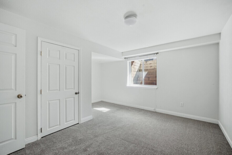 Building Photo - 2056 Calhoun Ct