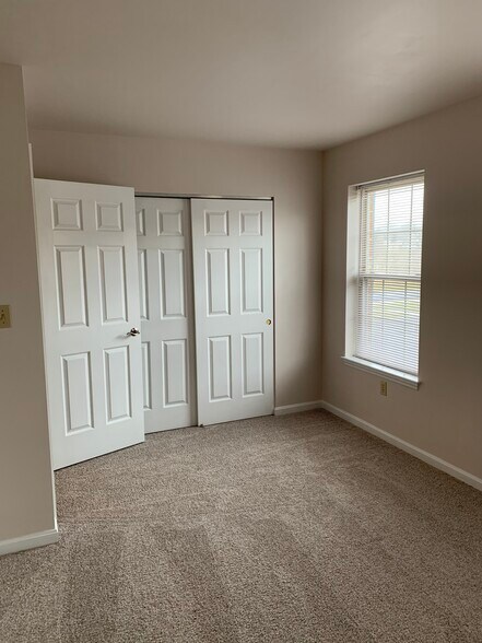 Building Photo - 158 Melrose Ln