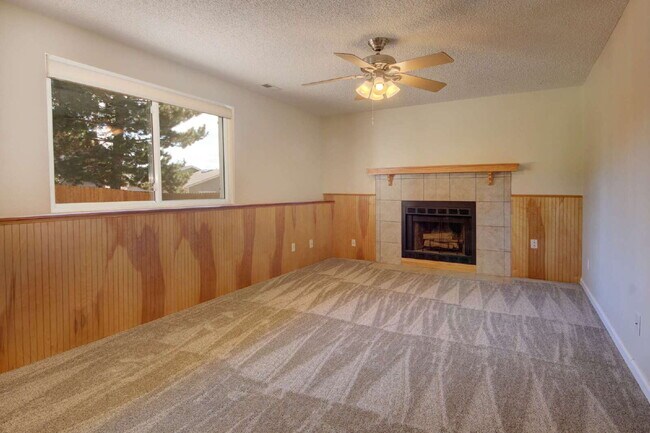 Building Photo - Charming Colorado Springs Rental in Top Ra...