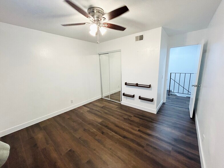 Building Photo - 1721 Normandy Pl