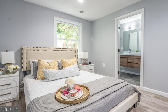 Building Photo - 4725 B St SE