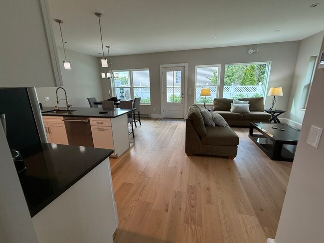 Building Photo - 42 O'Neil St