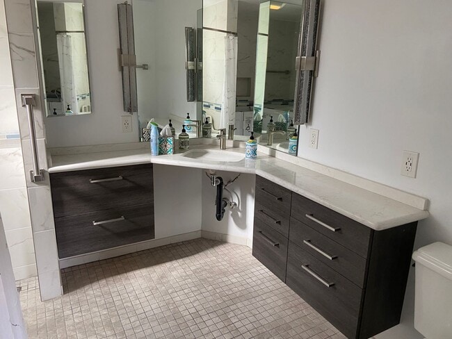 Building Photo - Beautiful, Updated 4 Bed, 3 Bath in the Heart of Clairemont with Canyon Views!!