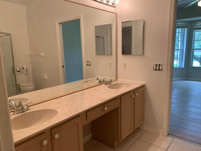 Building Photo - 1657 SW Harbour Isles Cir
