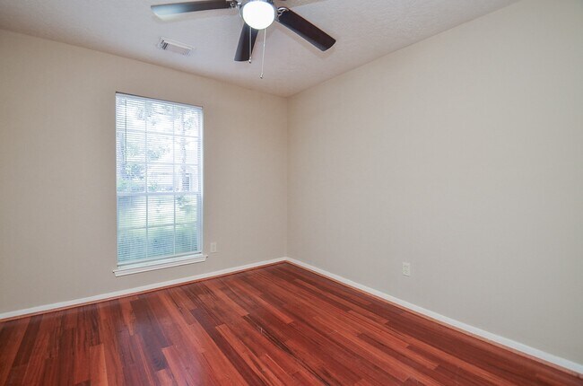 Building Photo - 20430 Drakewood Dr