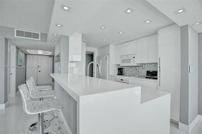 Building Photo - 1620 S Ocean Blvd