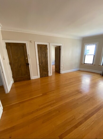 Building Photo - 4523 N Paulina St