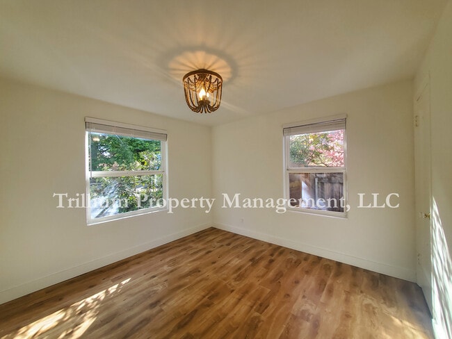 Building Photo - 4835 N Willamette Blvd