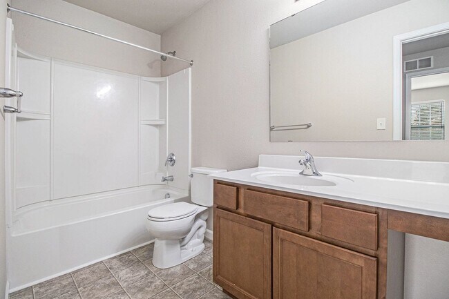 Building Photo - Immediate Occupancy Available!