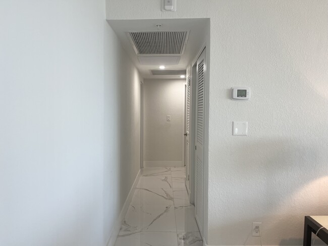 Building Photo - 2501 S Ocean Dr