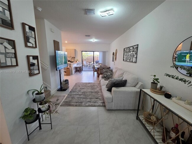 Building Photo - 466 NE 12th St