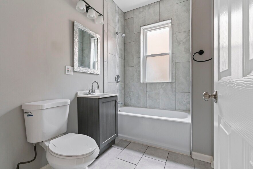 Building Photo - 7028 S Peoria St