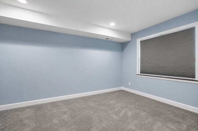 Building Photo - 3755 N Kostner Ave