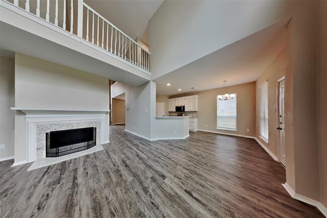 Building Photo - 2727 Lakecrest Way Dr