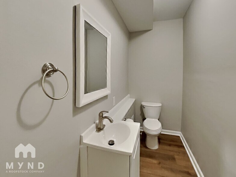 Building Photo - 404 Wedgewood Way