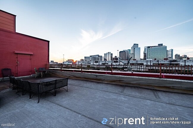 Building Photo - 1 br, 1.5 bath Condo - 2205 McKinney Stree...