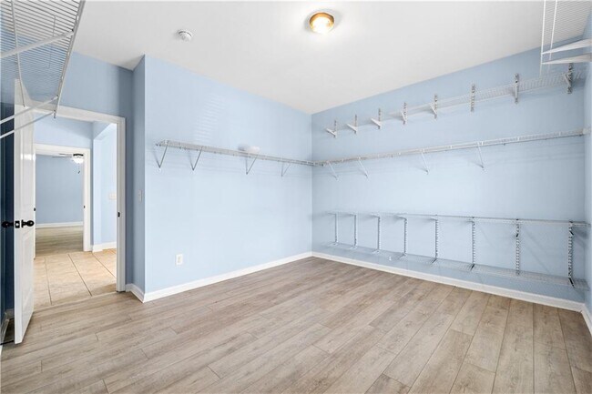 Building Photo - 5430 Breckinridge Ln