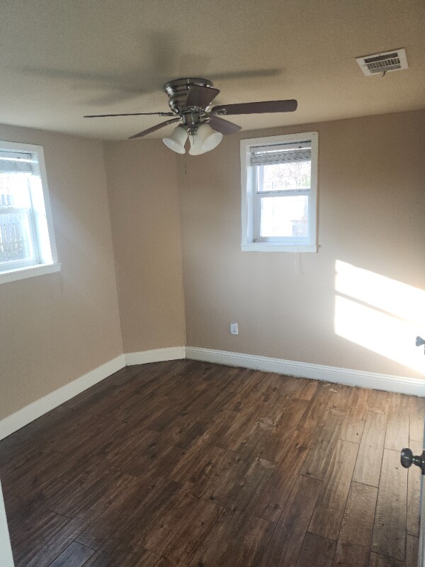 Building Photo - 1017 E Wells Ave