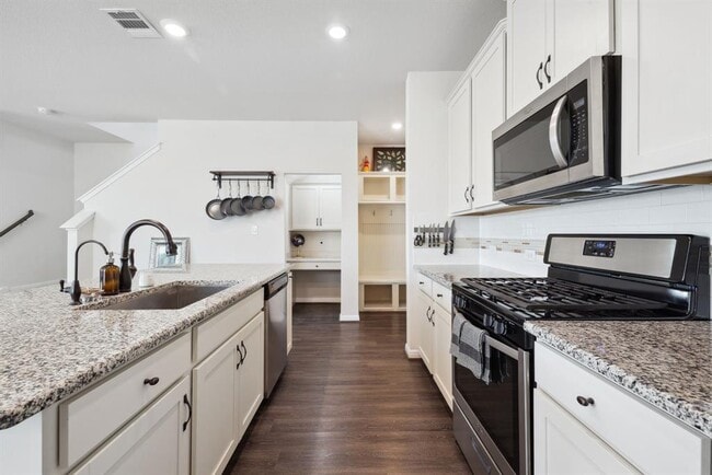 Building Photo - 2204 Land Grant Wy