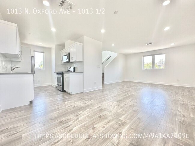 Building Photo - Beautiful new modern 3 story townhome 3 Be...