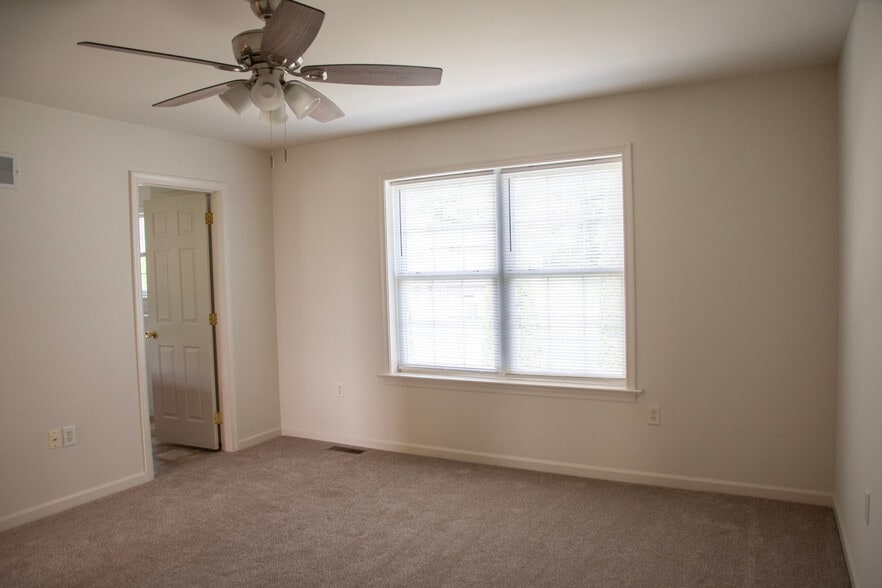 Building Photo - 6 Parkview Ter