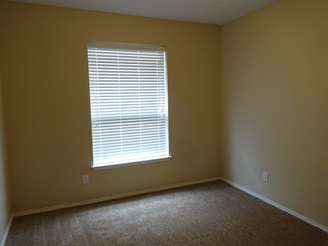 Building Photo - 2775 Ivy Hill Dr