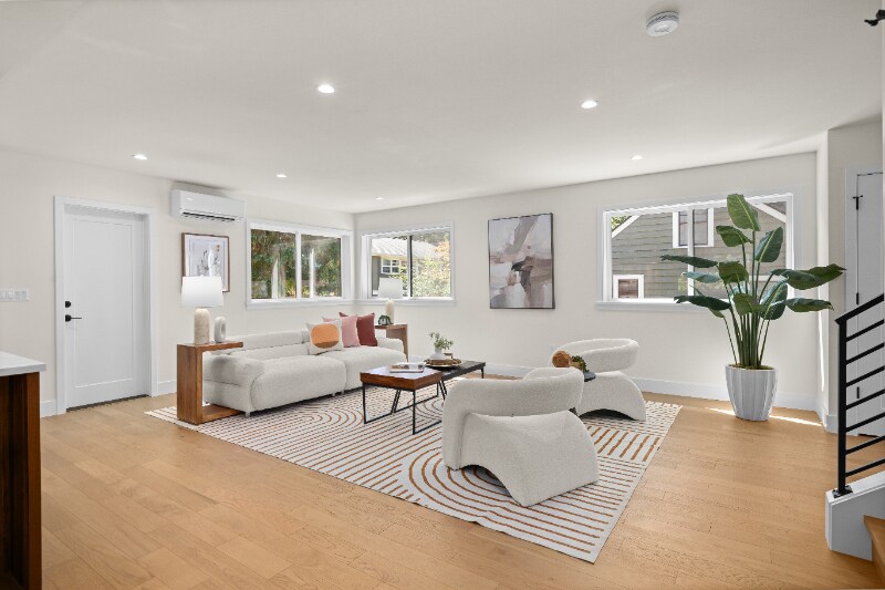 Building Photo - 2349 NE 127th St