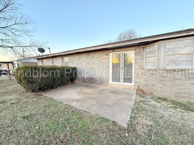 Building Photo - For Lease | Pratville | Available Now!