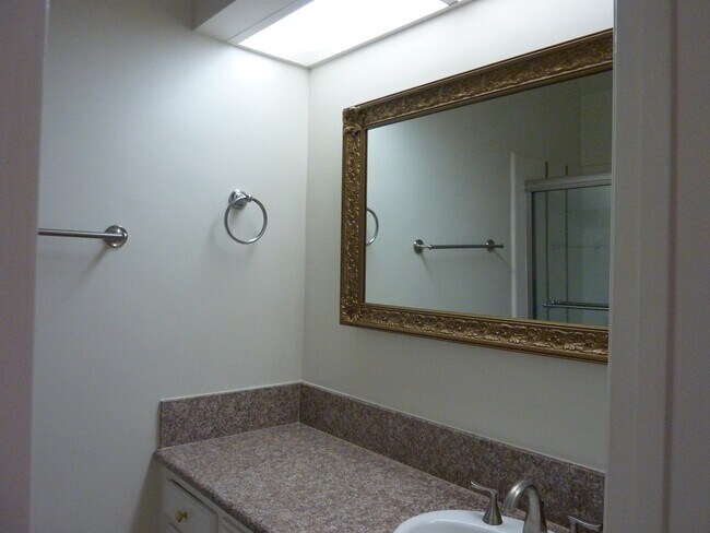 Building Photo - 2055 Rodney Dr