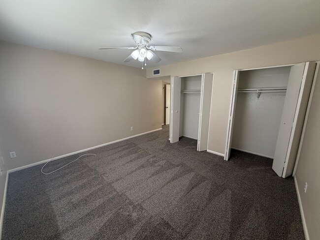 Building Photo - 1609 E Ellis Dr