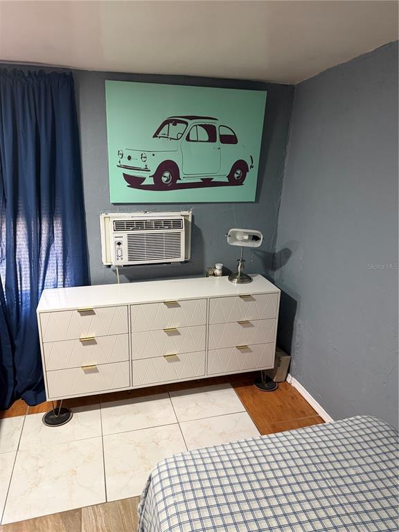 Building Photo - 486 Floral Dr