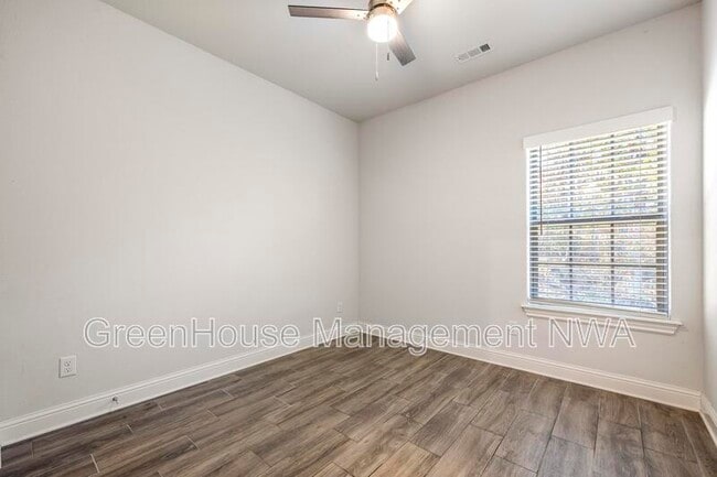 Building Photo - 7 Ripley Ln