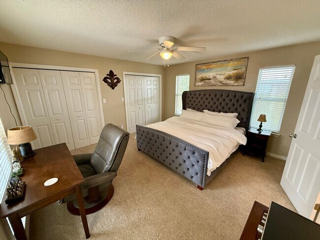 Building Photo - Stunning Bluewater Bay Home in Parkwood Estates!
