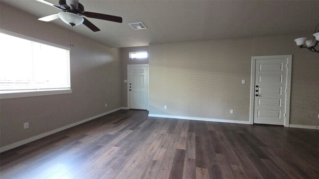 Building Photo - 9721 Grosbeak Ln