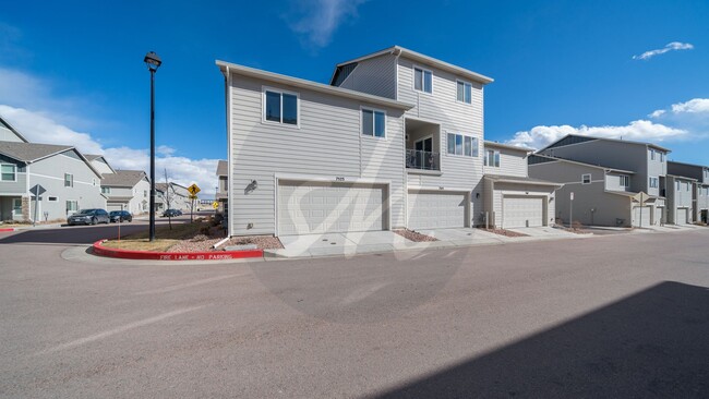 Building Photo - Beautiful Townhome located in the Townes at Woodmen Heights