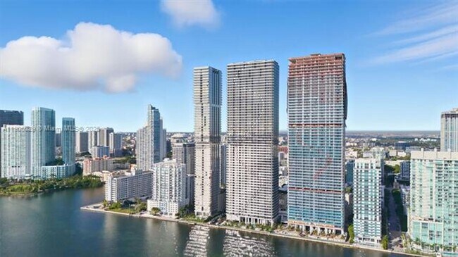 Building Photo - 700 NE 24th St