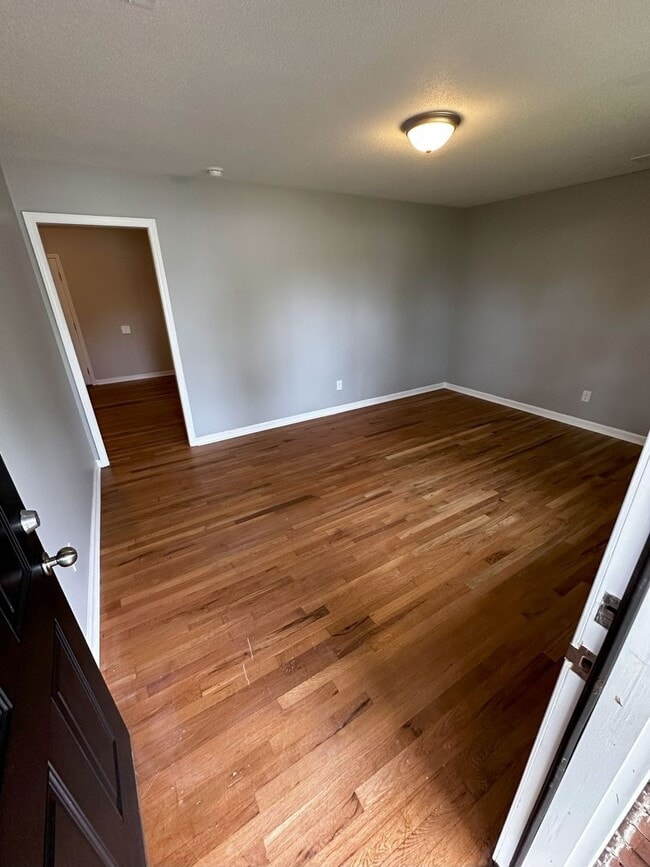 Building Photo - 3 Bedroom 1 Bath Home