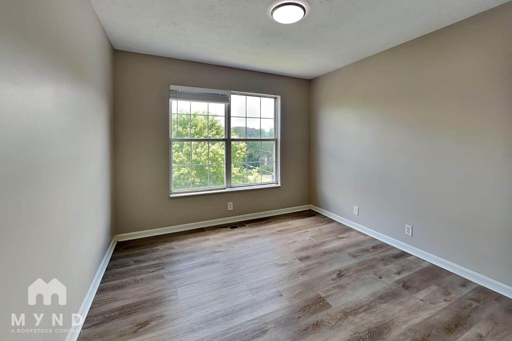 Building Photo - 3100 Creekview Ln
